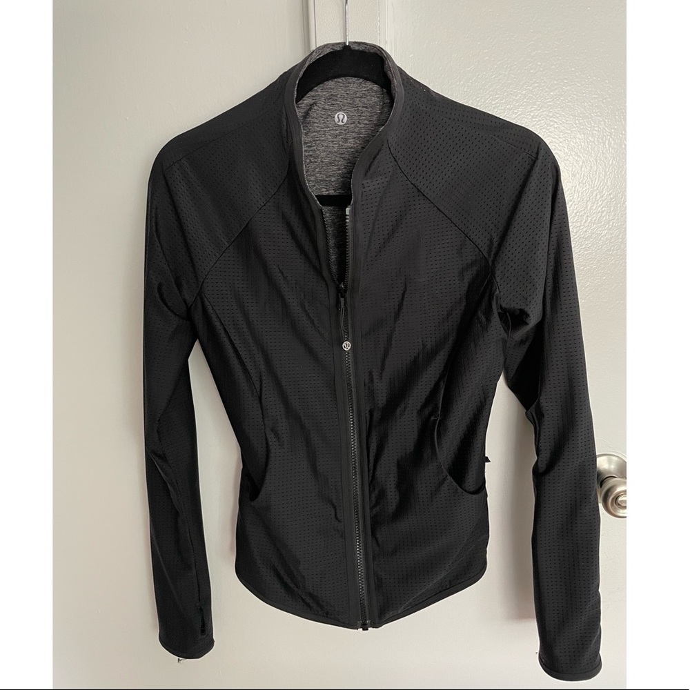 Lululemon Reversible “find your bliss” Jacket size 4